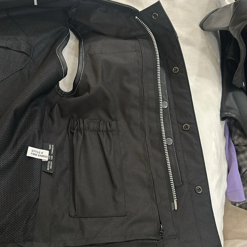 Rider Biker Supply Leather Vest - Picture 4 of 4